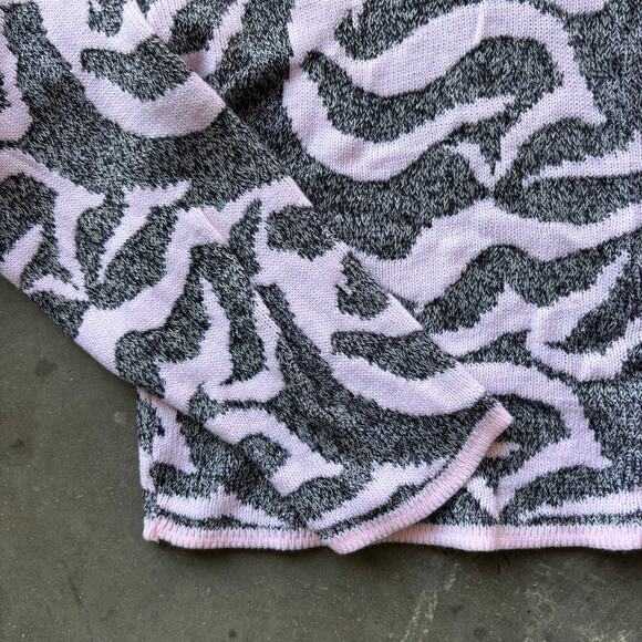 Adele Simpson Sweater Women's Pink Gray Tiger Stripe Long Sleeve - No Size Tag - Picture 3 of 10